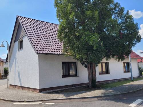 Straßenansicht - 6 Zimmer Einfamilienhaus in Gorden-Staupitz