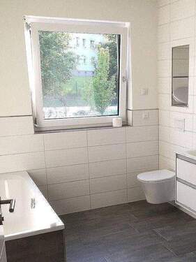 Bad - Etagenwohnung mit 91,00 m&sup2; in Erfurt zur Miete