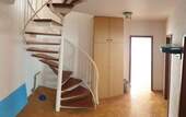 offene Wendeltreppe in der Diele - Etagenwohnung mit 90,00 m&sup2; in Eschborn zum Kaufen