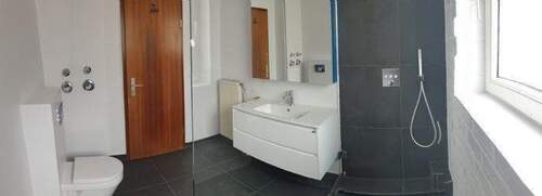 Bad mit neuer begehbarer Dusche - 