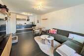 Wohnzimmer und offene Küche - 3 Zimmer Etagenwohnung in Kamen