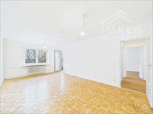 Wohnzimmer - Helle, frisch sanierte 2-Zimmer-Wohnung mit Balkon in Wedel.