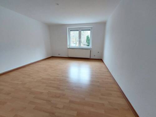 Wohnzimmer - 3 Zimmer Etagenwohnung zur Miete in Großröhrsdorf