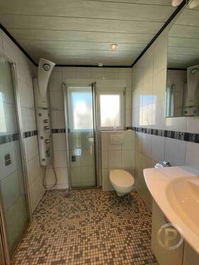 OG - Bad mit Dusche und WC - 