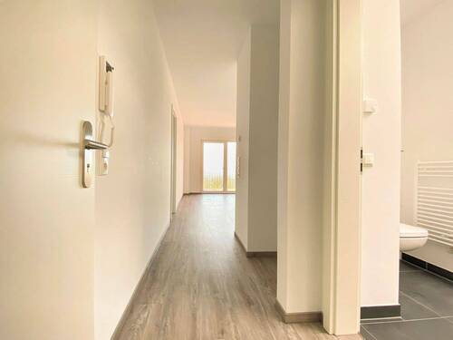 Zentraler Flur - 2 Zimmer Etagenwohnung in Naumburg (Saale)