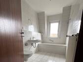 Badezimmer mit Wanne - 