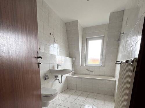 Badezimmer mit Wanne - 