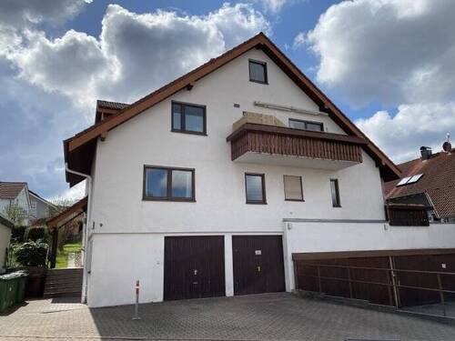 Haus Straßenseite - 2 Zimmer Terrassenwohnung zur Miete in Straubenhardt