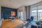 Wohnzimmer mit Zugang zur Loggia - Etagenwohnung mit 65,00 m² in Berlin zur Miete
