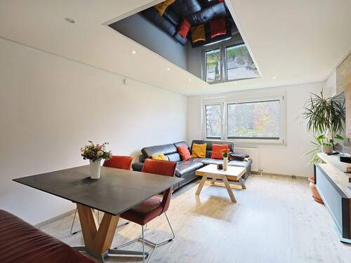 Schönes, helles Wohn- und Esszimmer - Modern, zentral, ruhig, grün - und ideal für Familien