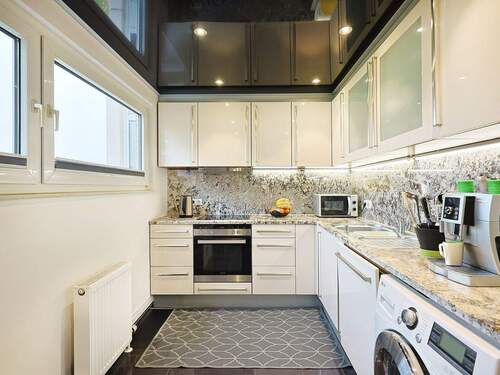 Separate, moderne Küche - 4 Zimmer Etagenwohnung zum Kaufen in Böblingen