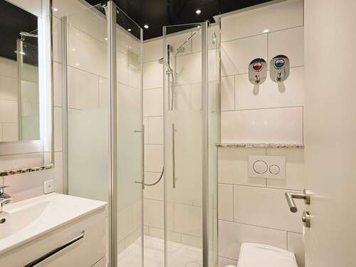 Helles Bad mit Dusche - 4 Zimmer Etagenwohnung in Böblingen