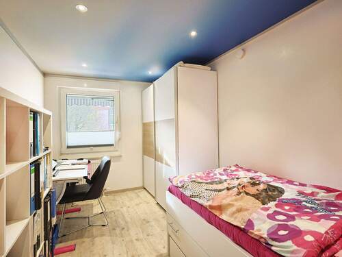 Arbeits- oder Kinderzimmer - 