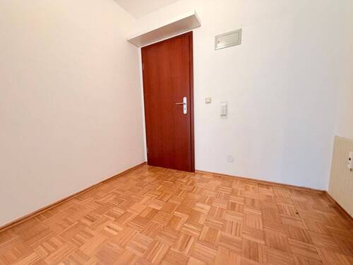 Flur - Etagenwohnung mit 54,40 m&sup2; in Leonberg zur Miete