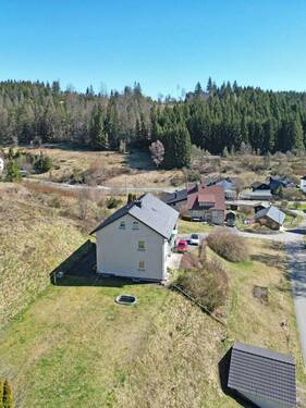 Luftbild - Mehrfamilienhaus, Wohnhaus mit 160,00 m&sup2; in Tettau zum Kaufen