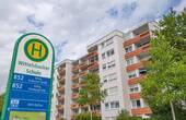 Außenansicht Haltestelle - 