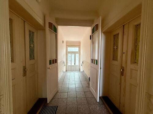 Hauseingang - Etagenwohnung mit 48,40 m² in Leipzig zum Kaufen