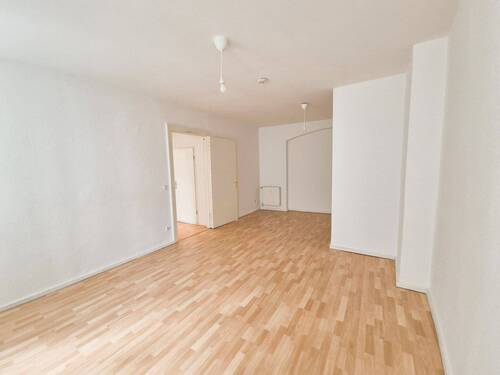 Wohnbereich, Blick zum Schlafbereich.jpg - 1 Zimmer Etagenwohnung in Berlin