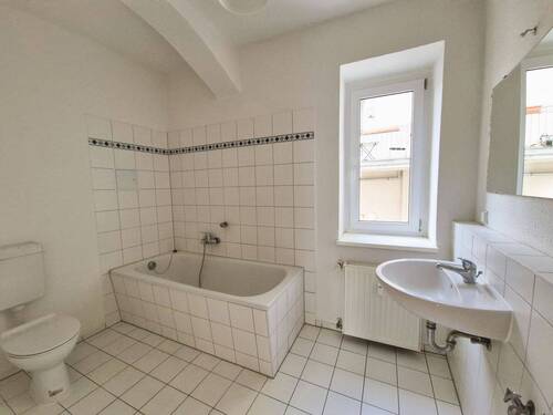 Wannenbad mit Fenster.jpg - 