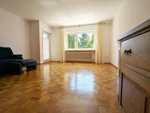 Wohnraum mit Ausgang auf den Südbalkon - 