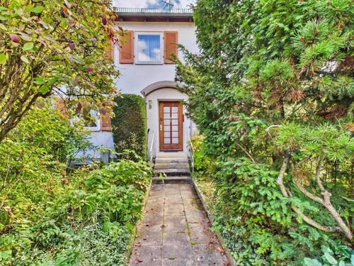 Außenansicht EIngangsbereich - Familienfreundliches Reihen-Eckhaus mit großem Garten in Stuttgart Möhringen