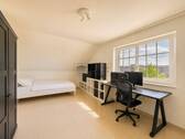 Schlafzimmer - Mehrfamilienhaus, Wohnhaus mit 150,00 m&sup2; in Pulheim zum Kaufen