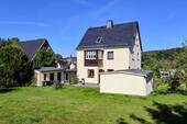 Außenansicht - +++ Ein-Zweifamilienhaus in Traumlage - inkl. 3 Garagen und großem (Bau-)grundstück +++
