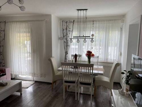 Wohn- Essbereich - Schöne gepflegte 4,5 Zimmerwohnung inkl. großer Garage in guter Lage zu verkaufen!