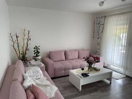 Wohnzimmer - 4 Zimmer Etagenwohnung in Nürtingen