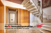 Eingangsbereich mit Treppenaufgang - 7 Zimmer Mehrfamilienhaus, Wohnhaus zum Kaufen in Rockenhausen