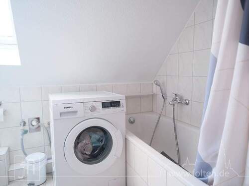 ...mit Badewanne und WM-Anschluss - 