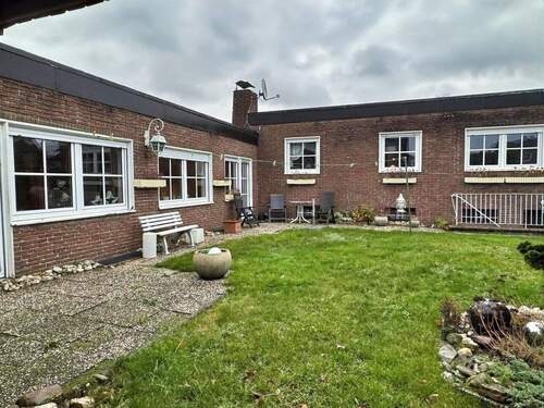 Hausansicht vom Garten - 5 Zimmer Bungalow zum Kaufen in Recklinghausen