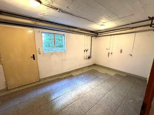 Waschküche mit Ausgang zum Garten - 