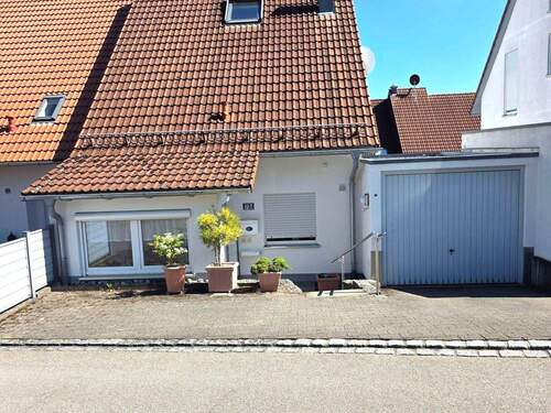Eingangansicht - 5 Zimmer Doppelhaushälfte zum Kaufen in Altheim (Alb)