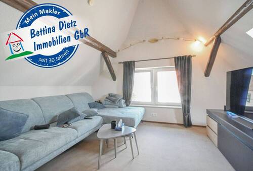 Wohnzimmer - DIETZ: Gepflegtes 2-Zimmer-Apartment mit Einbauküche in Rodgau - Dudenhofen.