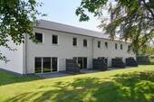 Bild 1 - Erstbezug im Neubau: energieeffizientes, familiengerechtes Reihenendhaus mit Wärmepumpe in Flensburg