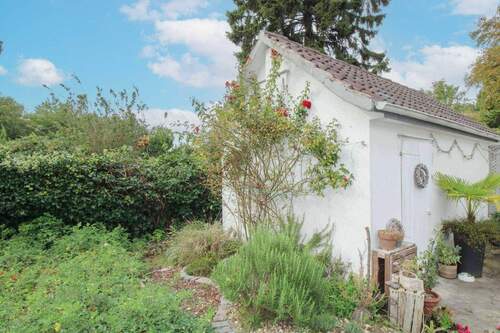 Garage mit Sonnensitzecke - 