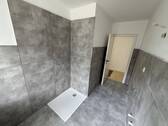 Badezimmer mit Dusche - 