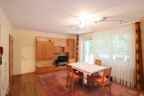 Wohnzimmer - 3 Zimmer Etagenwohnung in Erlangen