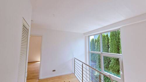 lichtdurchflutete Galerie - 