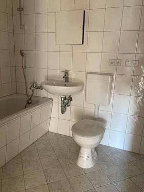 Bad mit Wanne - 