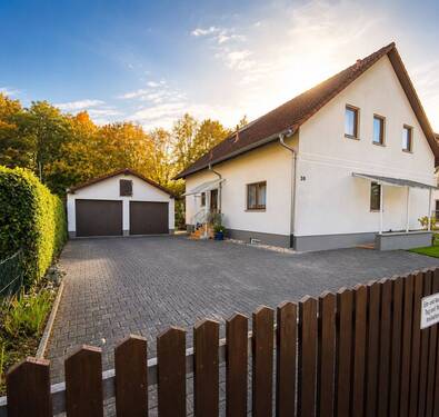 Bild 1 - Zweifamilienhaus mit zwei Wohneinheiten und Garten