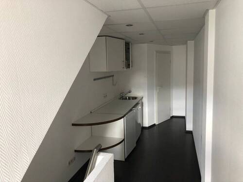 Teeküche und Zugang WC - 