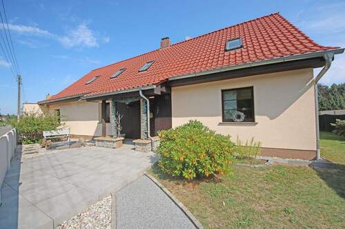 Hausansicht / Hauseingang - 6 Zimmer Einfamilienhaus zum Kaufen in Wittenberg