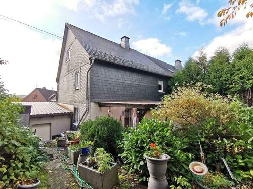 Hausansicht - 7 Zimmer Doppelhaushälfte in Rehe