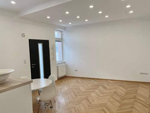 Wohnzimmer.jpg - Kleinweidenmühle ! Chice 3-ZW mit 70 m², Parkett, kl. Garten