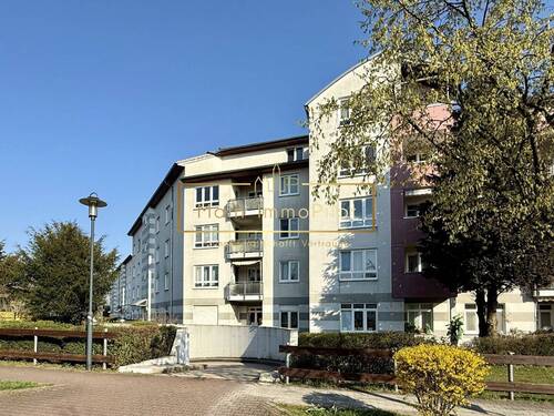 Gepflegte Wohnanlage mit Tiefgarage - Gepflegte 3-Zimmer-Dachgeschosswohnung mit Südbalkon in gefragter Lage von Eschborn