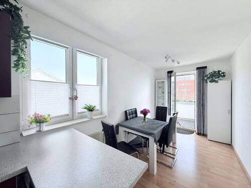Essecke mit Zugang zum Balkon - Etagenwohnung mit 70,70 m&sup2; in Eschborn zum Kaufen