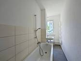 Tageslichtbad mit Wanne - Etagenwohnung mit 47,20 m&sup2; in Zwenkau zur Miete