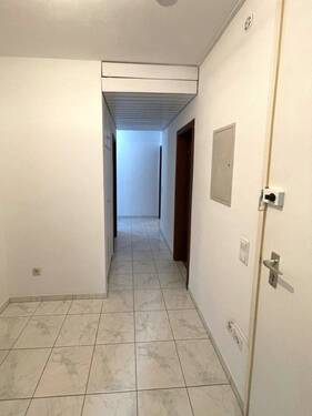Platz für die Garderobe - 4 Zimmer Etagenwohnung zum Kaufen in Nürnberg